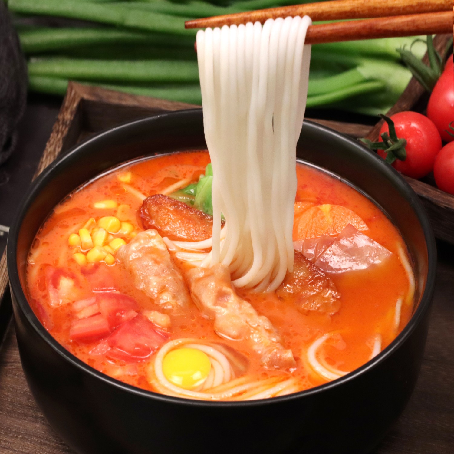 “濟(jì)寧康德食品”生產(chǎn)車間是無菌化車間，擁有大型高壓熬湯設(shè)備