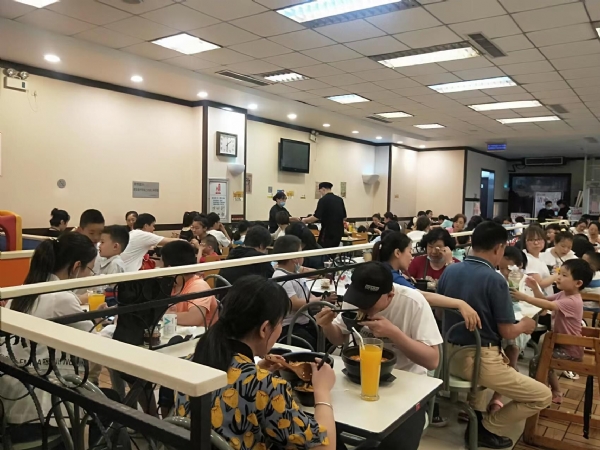 康德專注于食品調味料已十八年有余，一直注重出品的安全、穩(wěn)定，強調給商家?guī)韽N師便捷,出品穩(wěn)定，減少能耗，安全有保障！歡迎有意合作老板質詢來工廠考察！